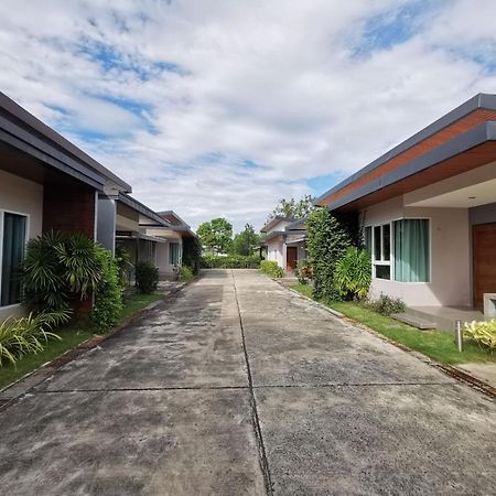 Smile Resort Sriracha Si Racha Bagian luar foto